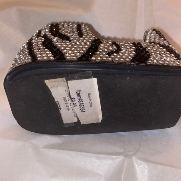 Zebra design rhinestone pencil holder, tape dispenser AND zebra print note pad - Picture 13 of 13